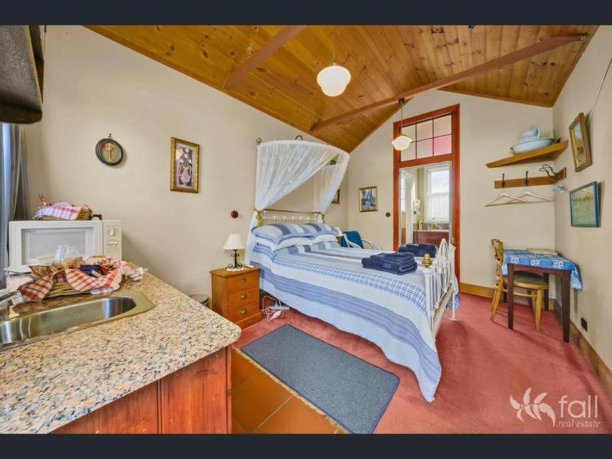 โซเรลล์ บาร์แรคส์ คอตเตจ Hotel Sorell ภายนอก รูปภาพ